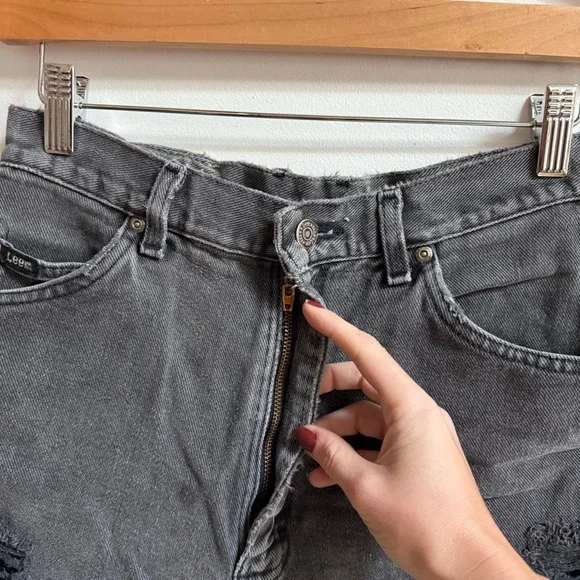 Lee | Vintage Distressed High Waisted Denim Shorts - Picture 2 of 4